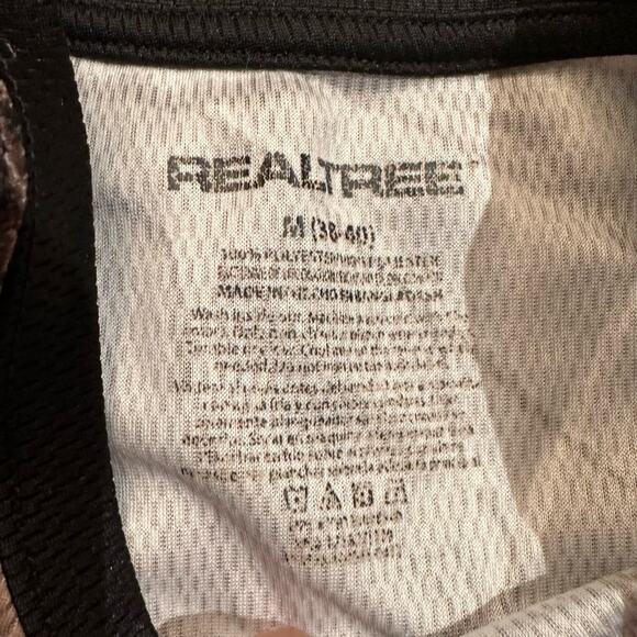 Realtree Camo Mens Medium Polyester Short Sleeve T-Shirt with black sides. - Picture 3 of 3